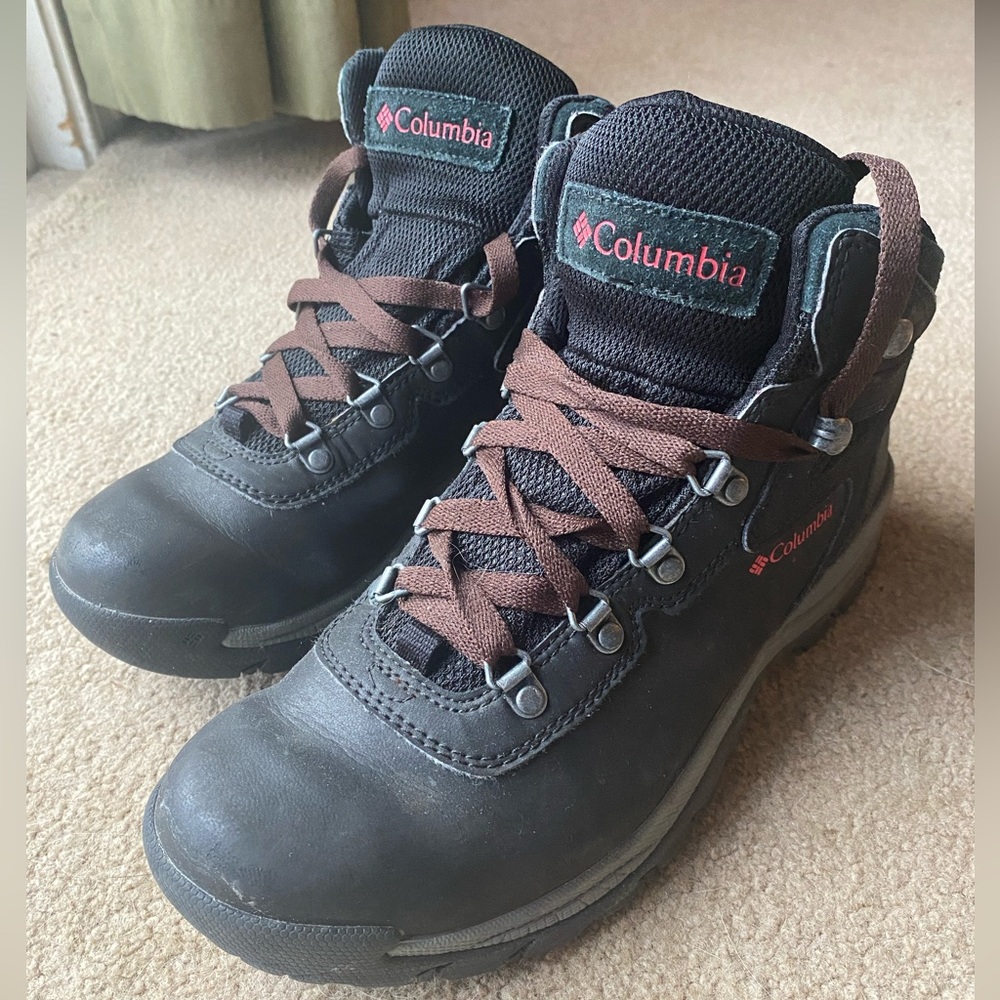 Columbia women’s hiking boots size 9